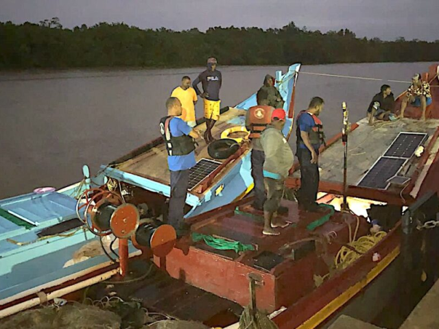 Kustwacht Suriname onderschept illegale vissers